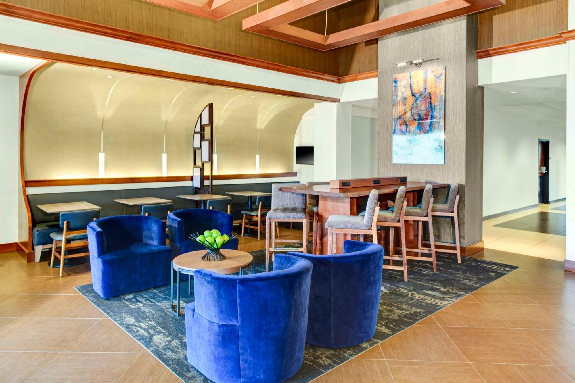 Hyatt Place Tampa Busch Gardens Exterior photo