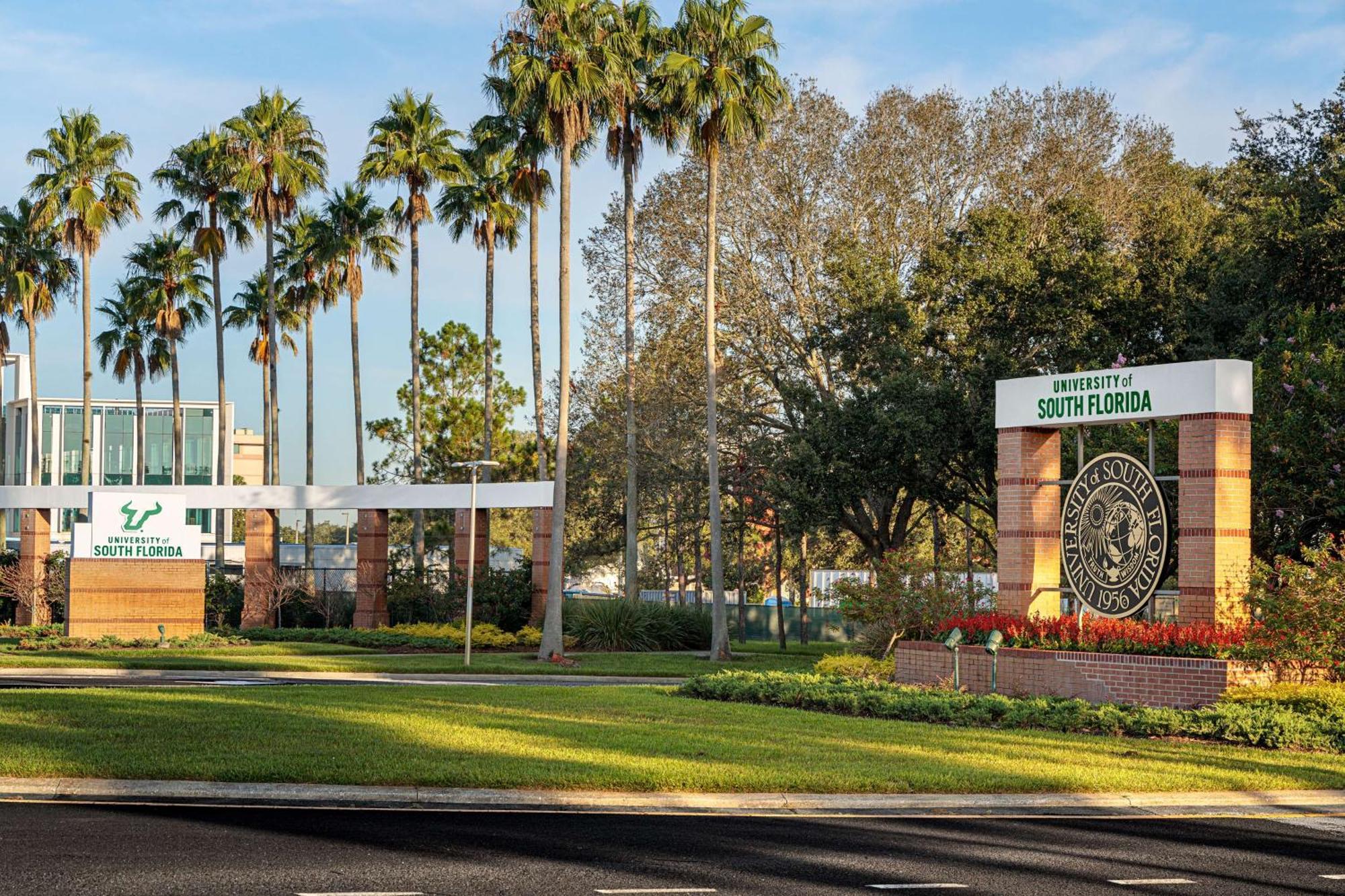 Hyatt Place Tampa Busch Gardens Exterior photo