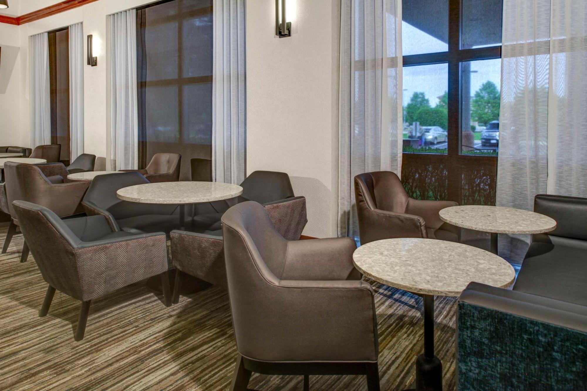 Hyatt Place Tampa Busch Gardens Exterior photo