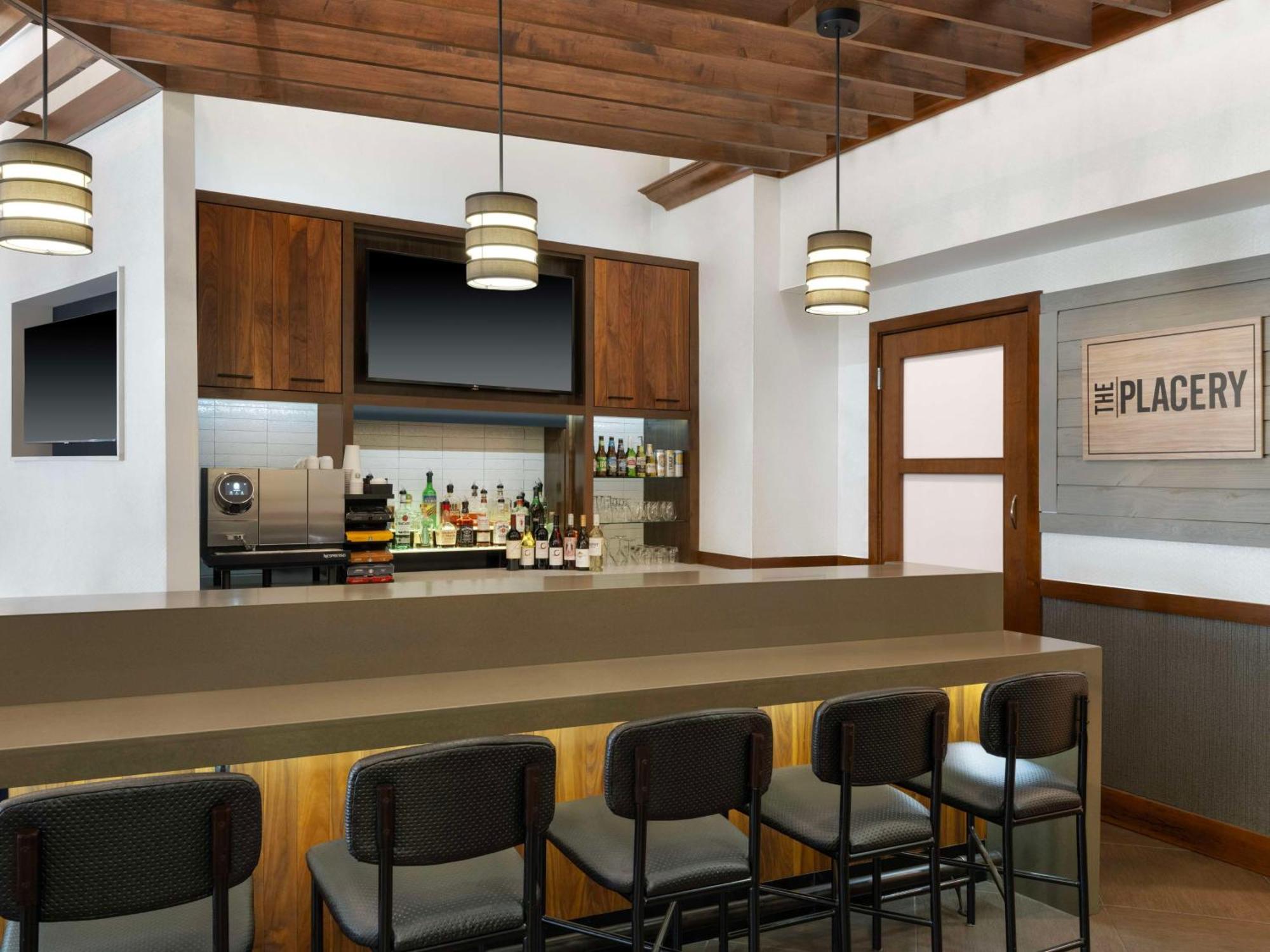 Hyatt Place Tampa Busch Gardens Exterior photo