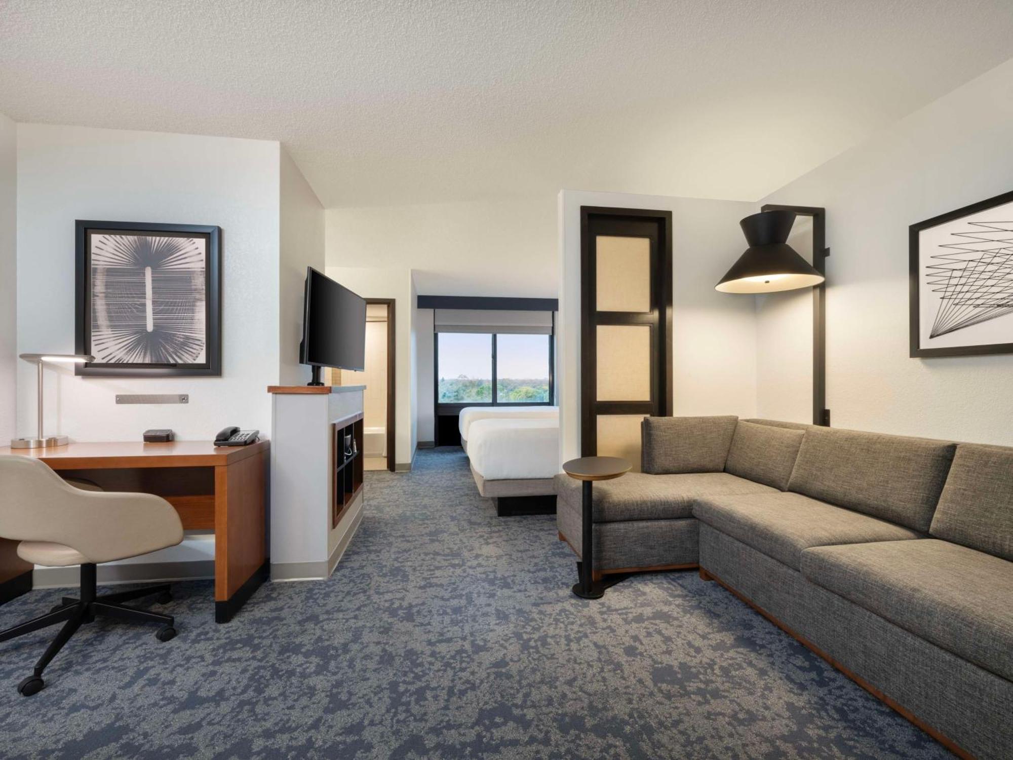 Hyatt Place Tampa Busch Gardens Exterior photo