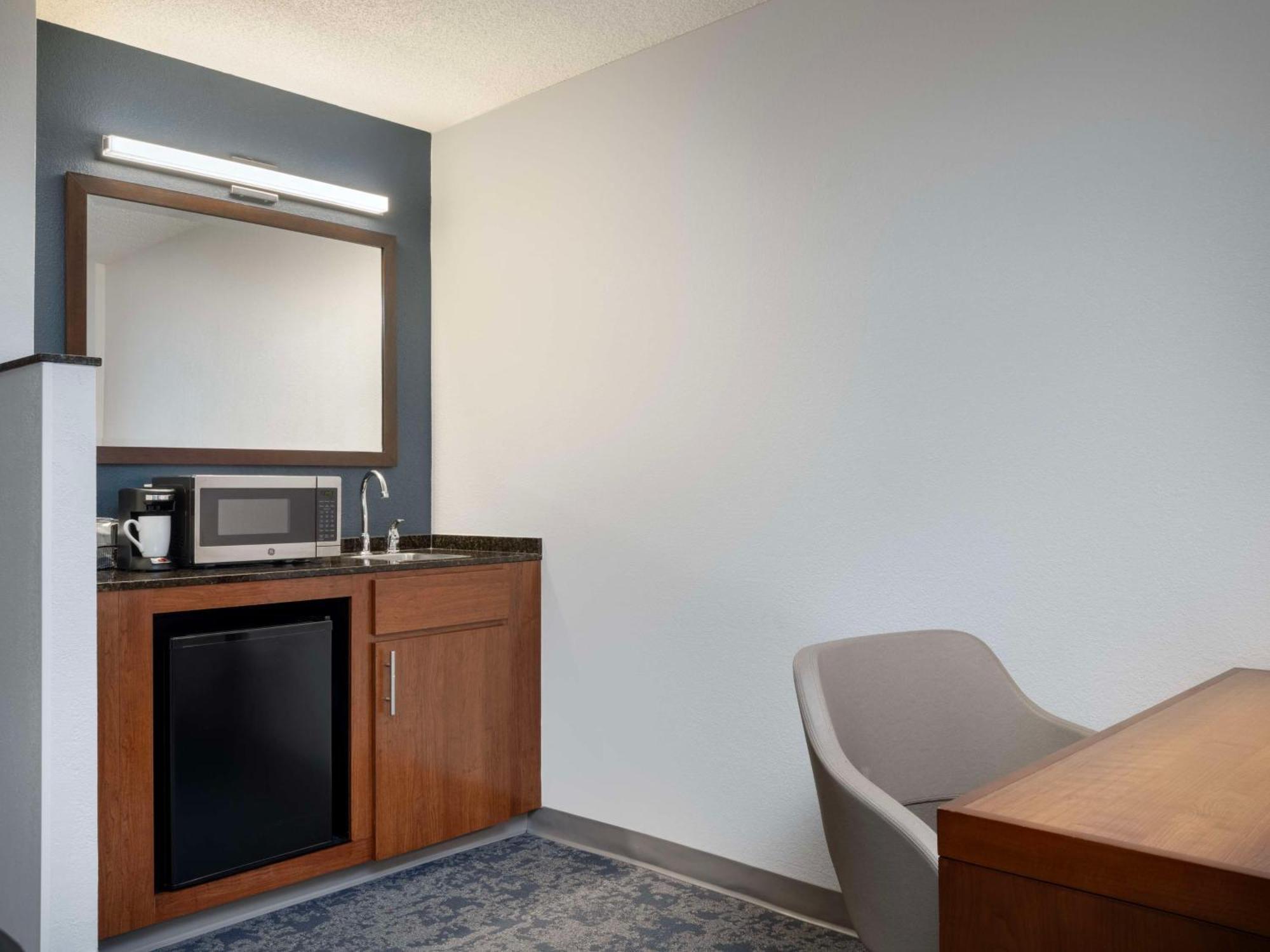 Hyatt Place Tampa Busch Gardens Exterior photo