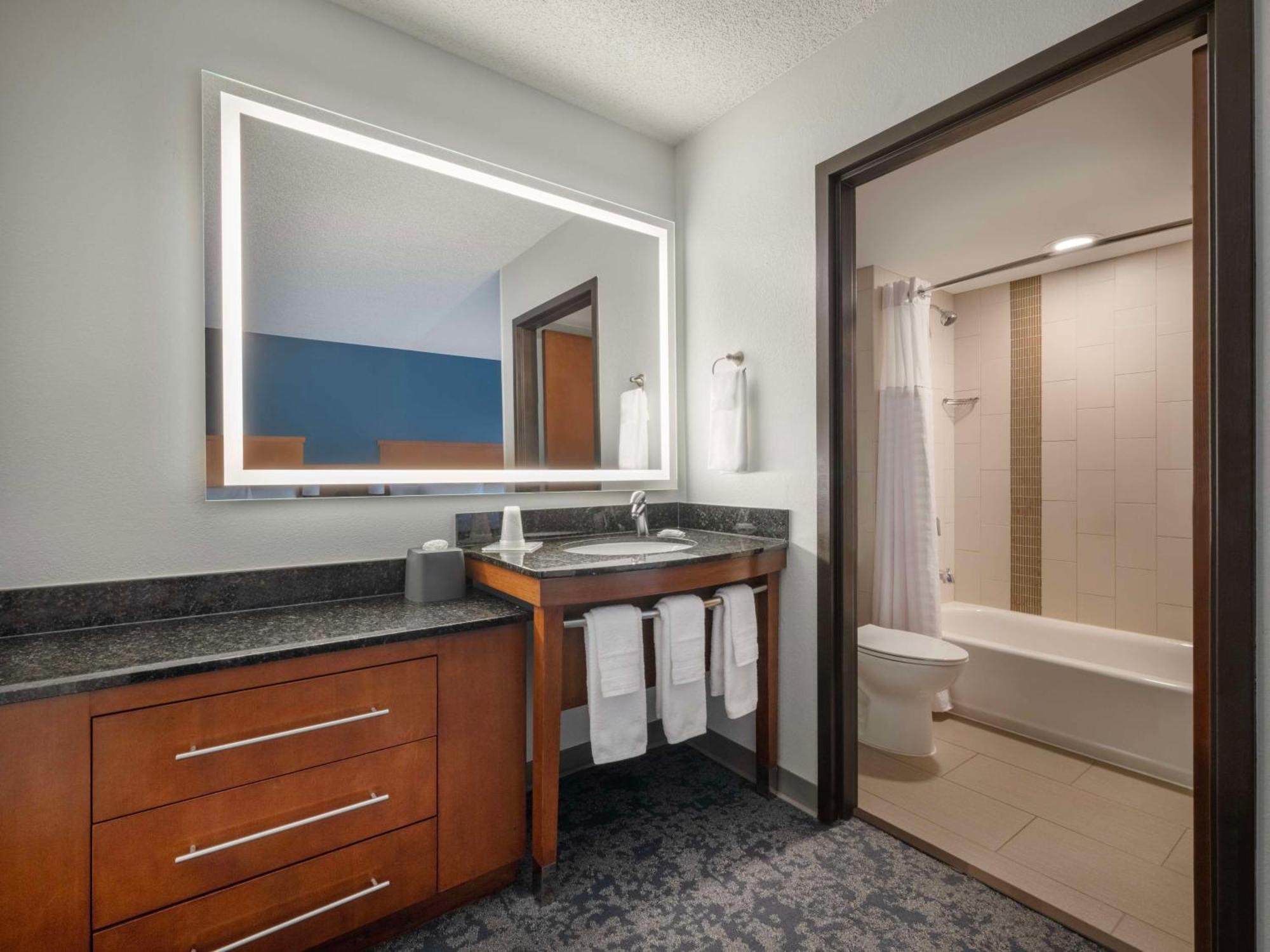 Hyatt Place Tampa Busch Gardens Exterior photo