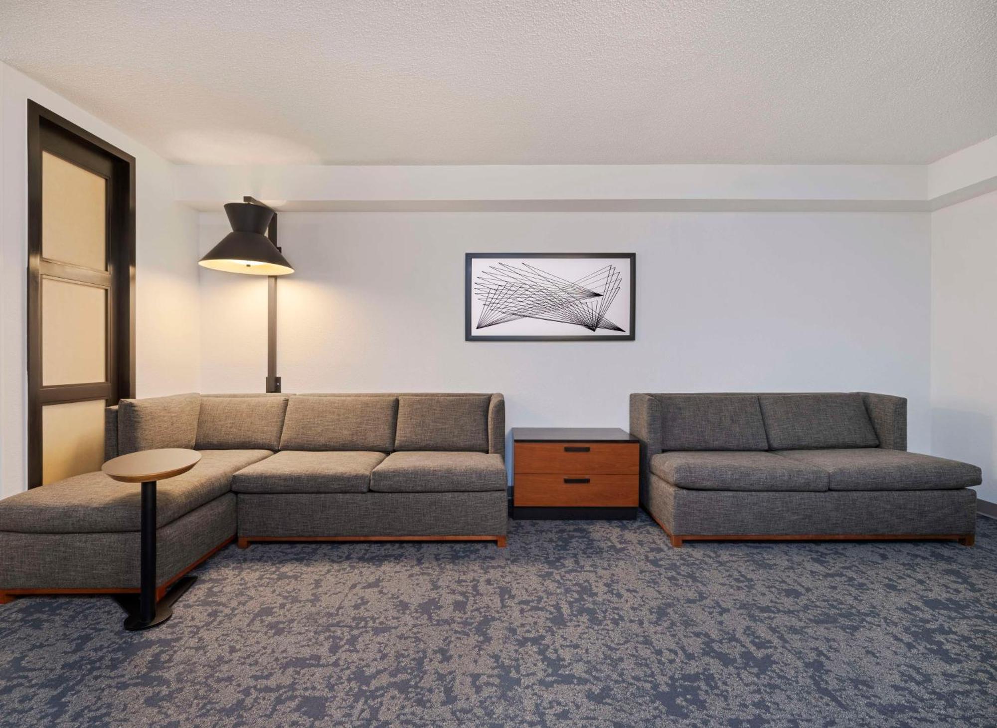 Hyatt Place Tampa Busch Gardens Exterior photo